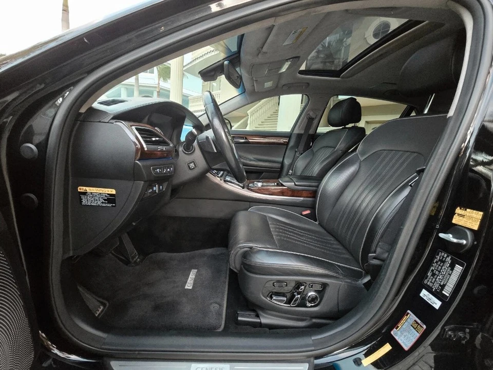 2017 Hyundai Genesis - Image 17 of 21