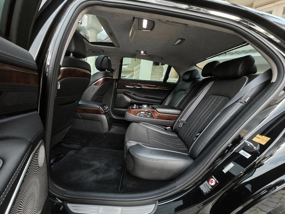 2017 Hyundai Genesis - Image 19 of 21