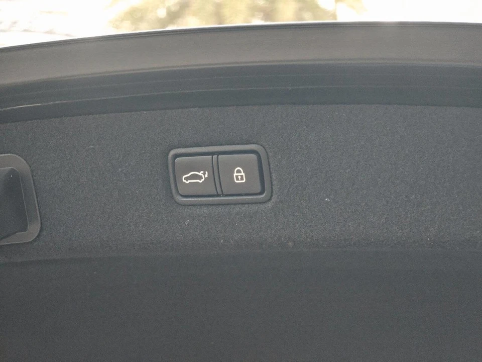 2017 Hyundai Genesis - Image 8 of 21