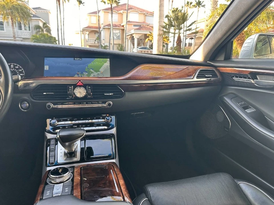 2017 Hyundai Genesis - Image 11 of 21