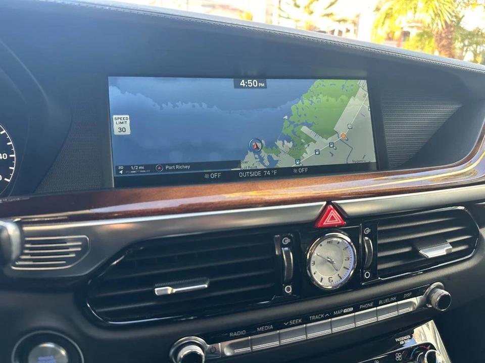 2017 Hyundai Genesis - Image 17 of 21