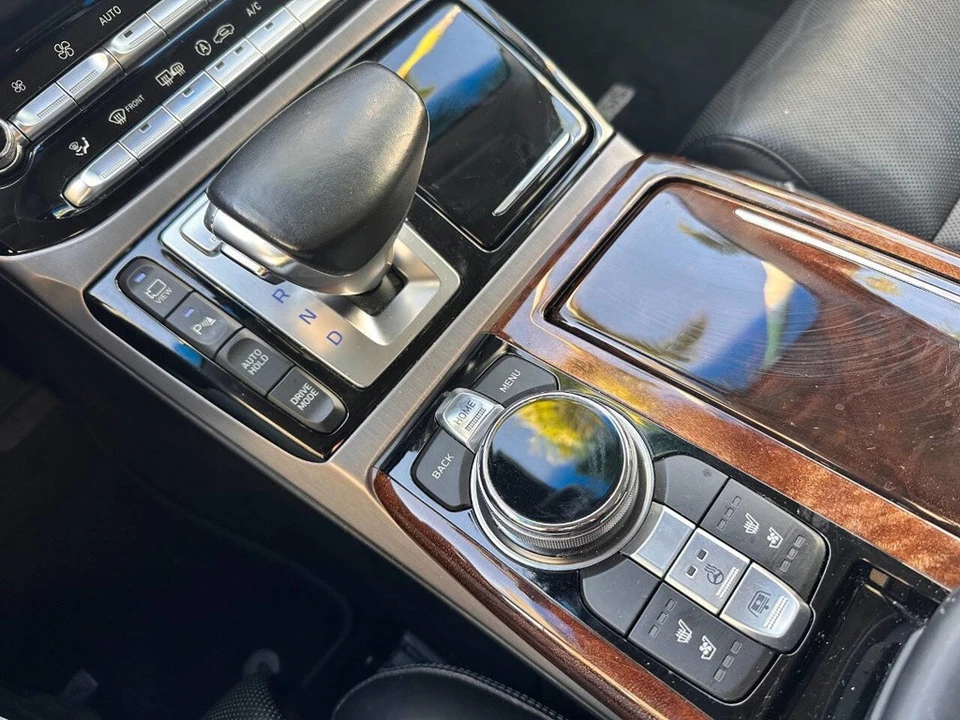 2017 Hyundai Genesis - Image 19 of 21