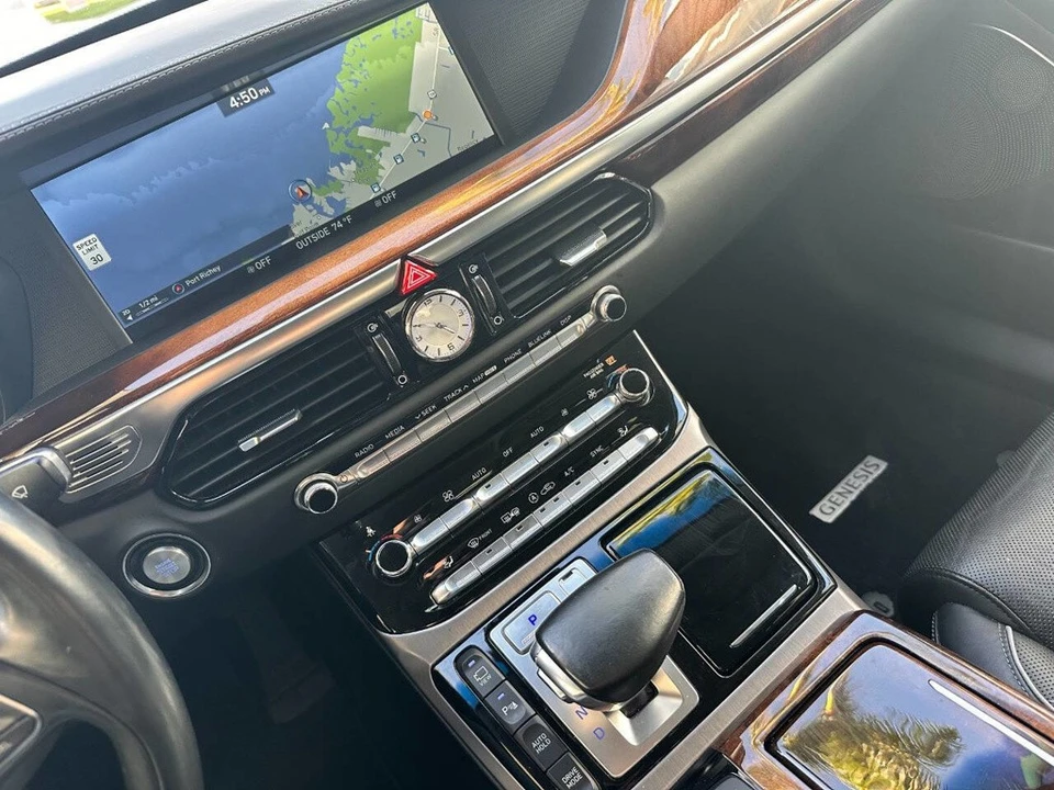 2017 Hyundai Genesis - Image 16 of 21