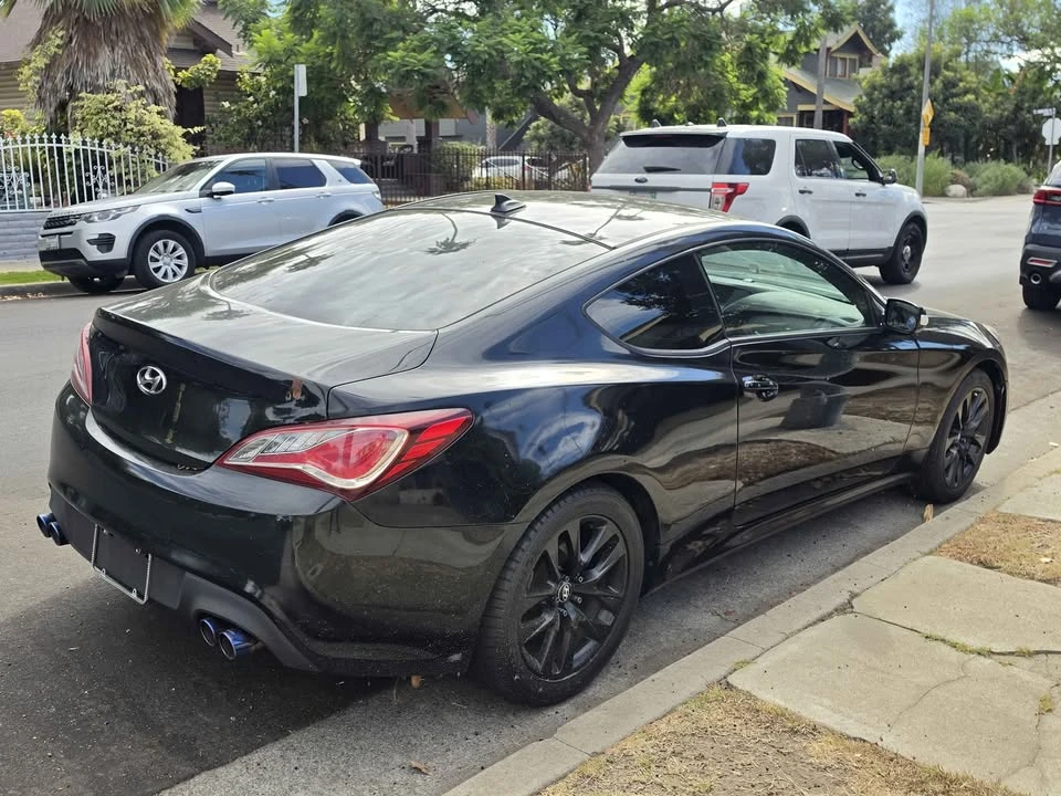 2017 Hyundai Genesis Coupe - Image 4 of 5