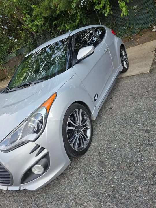 2017 Hyundai Veloster - Image 2 of 10