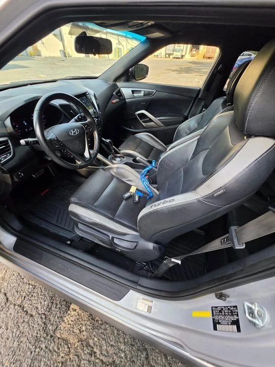 2017 Hyundai Veloster - Image 7 of 10