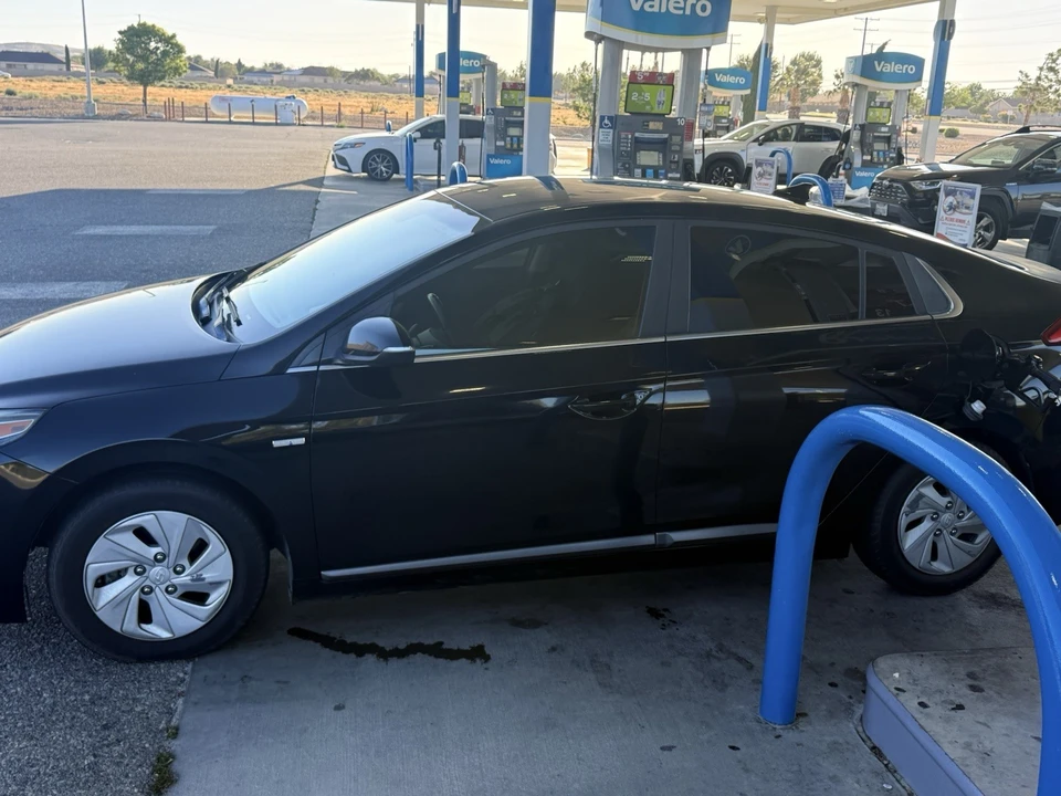 2017 Hyundai Ioniq 5 - Image 2 of 7