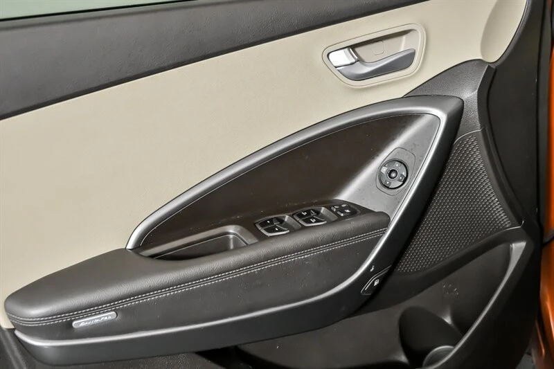 2017 Hyundai Santa Fe - Image 15 of 21