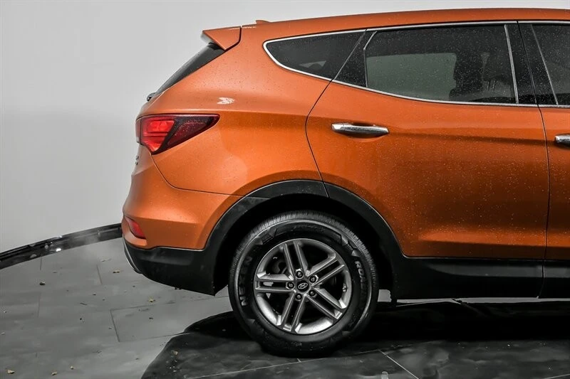 2017 Hyundai Santa Fe - Image 11 of 21
