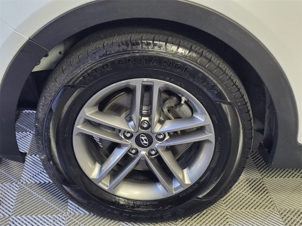 2017 Hyundai Santa Fe - Image 11 of 12