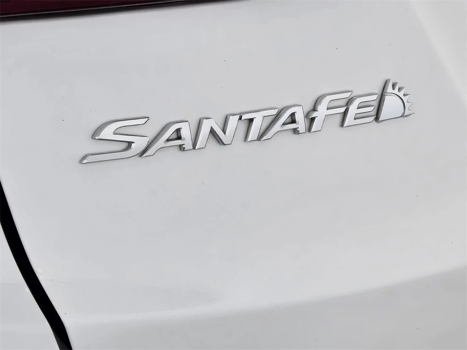 2017 Hyundai Santa Fe - Image 9 of 12