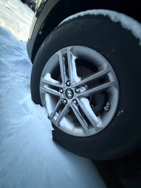 2017 Hyundai Santa Fe - Image 5 of 11