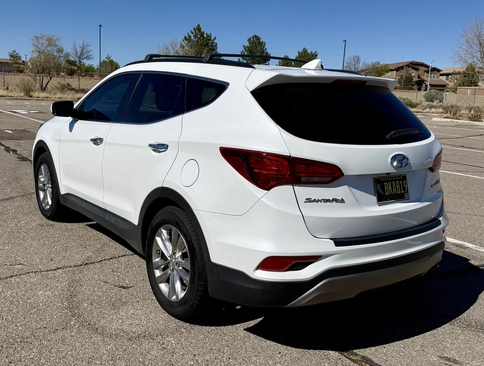 2017 Hyundai Santa Fe - Image 8 of 21