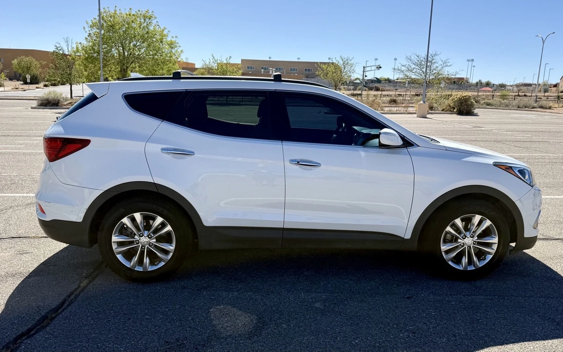 2017 Hyundai Santa Fe - Image 5 of 21