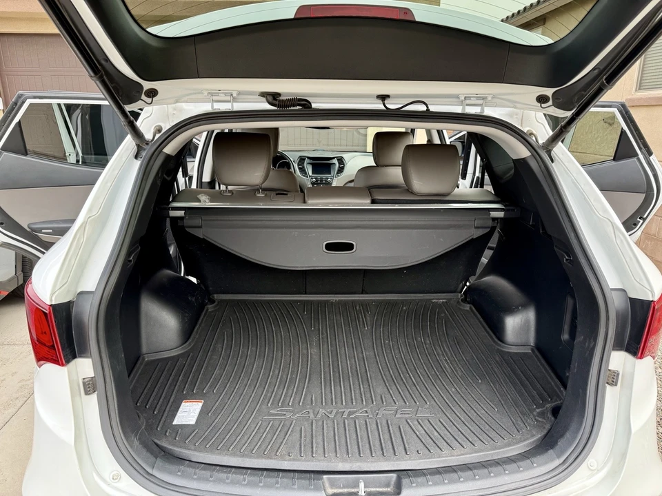 2017 Hyundai Santa Fe - Image 14 of 21