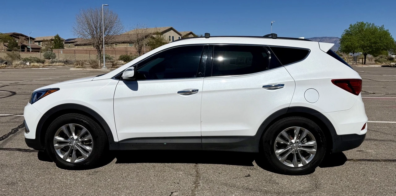 2017 Hyundai Santa Fe - Image 10 of 21