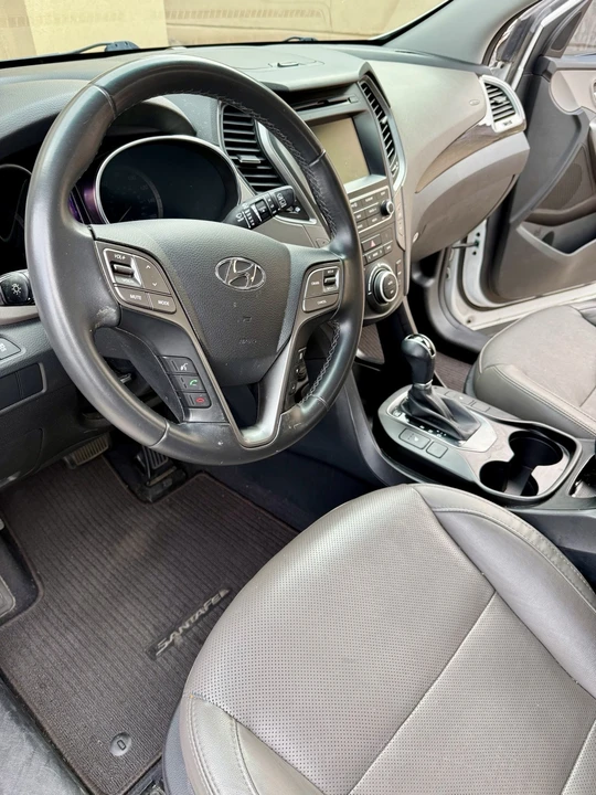 2017 Hyundai Santa Fe - Image 15 of 21