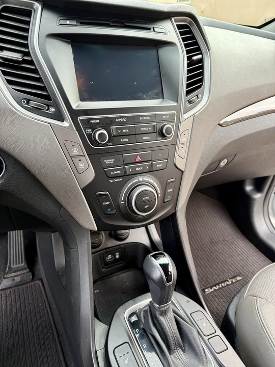 2017 Hyundai Santa Fe - Image 17 of 21