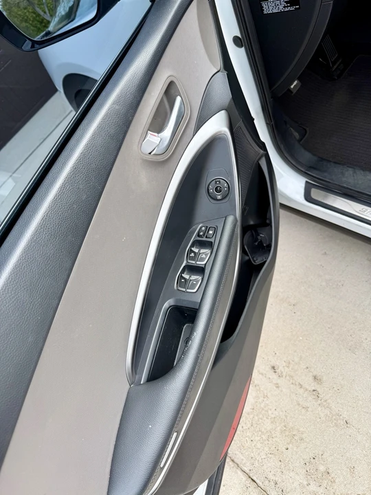 2017 Hyundai Santa Fe - Image 16 of 21