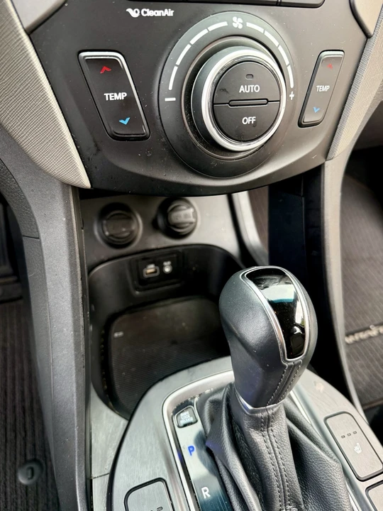 2017 Hyundai Santa Fe - Image 18 of 21
