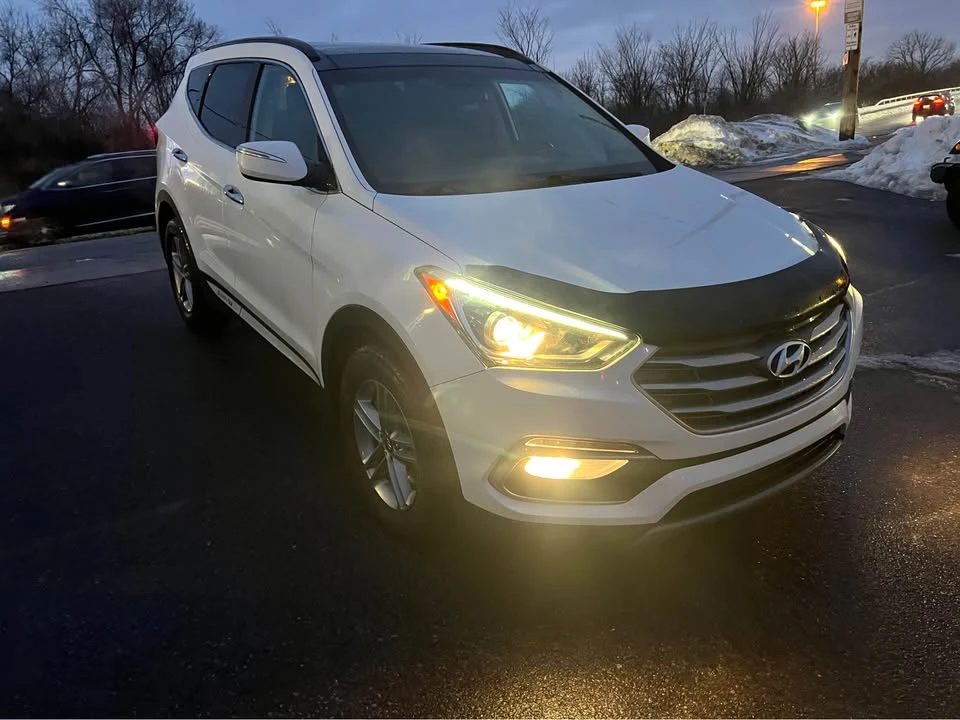 2017 Hyundai Santa Fe - Image 4 of 10