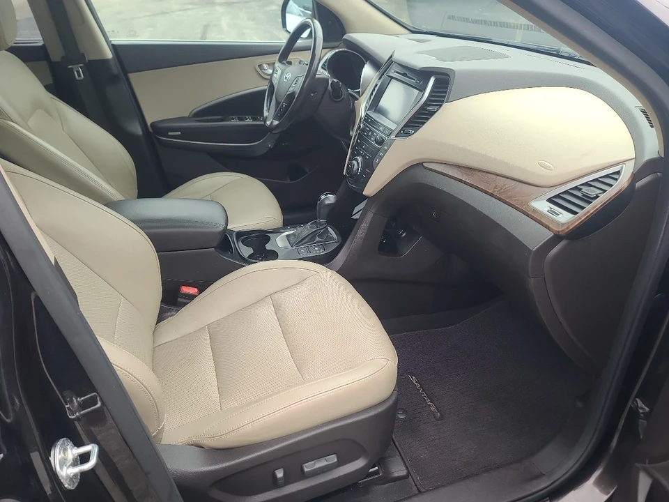2017 Hyundai Santa Fe - Image 15 of 21