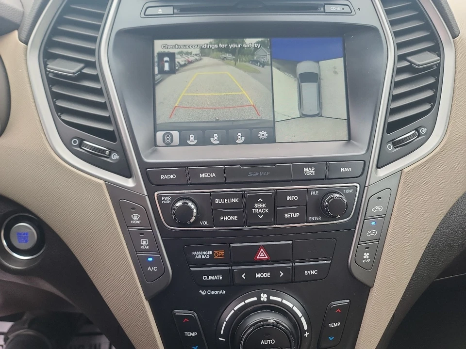 2017 Hyundai Santa Fe - Image 20 of 21