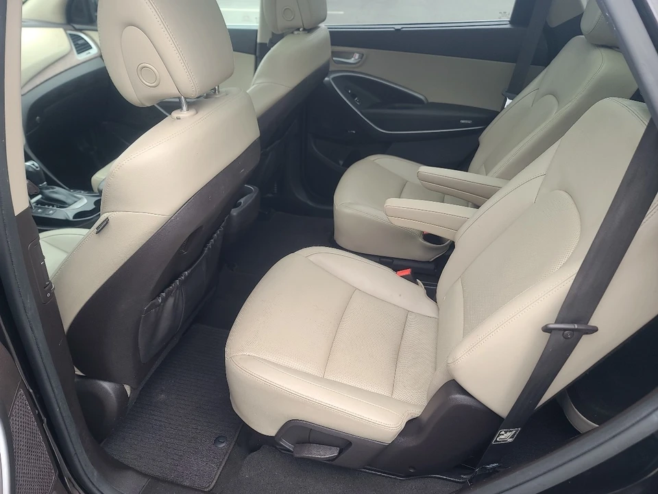 2017 Hyundai Santa Fe - Image 11 of 21