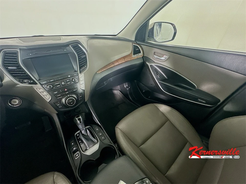 2017 Hyundai Santa Fe - Image 11 of 12
