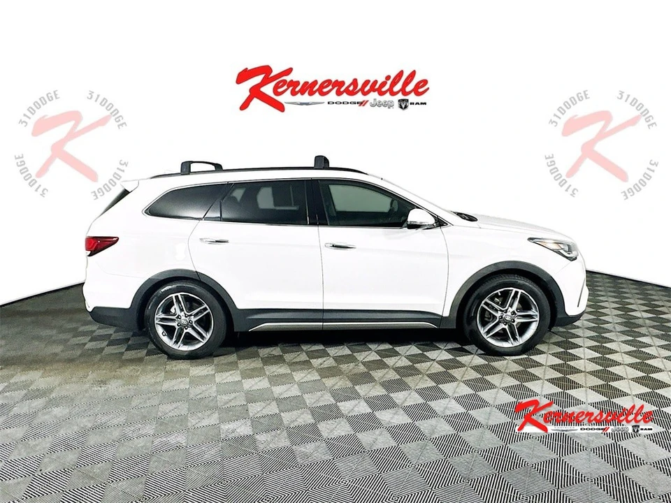 2017 Hyundai Santa Fe - Image 8 of 12