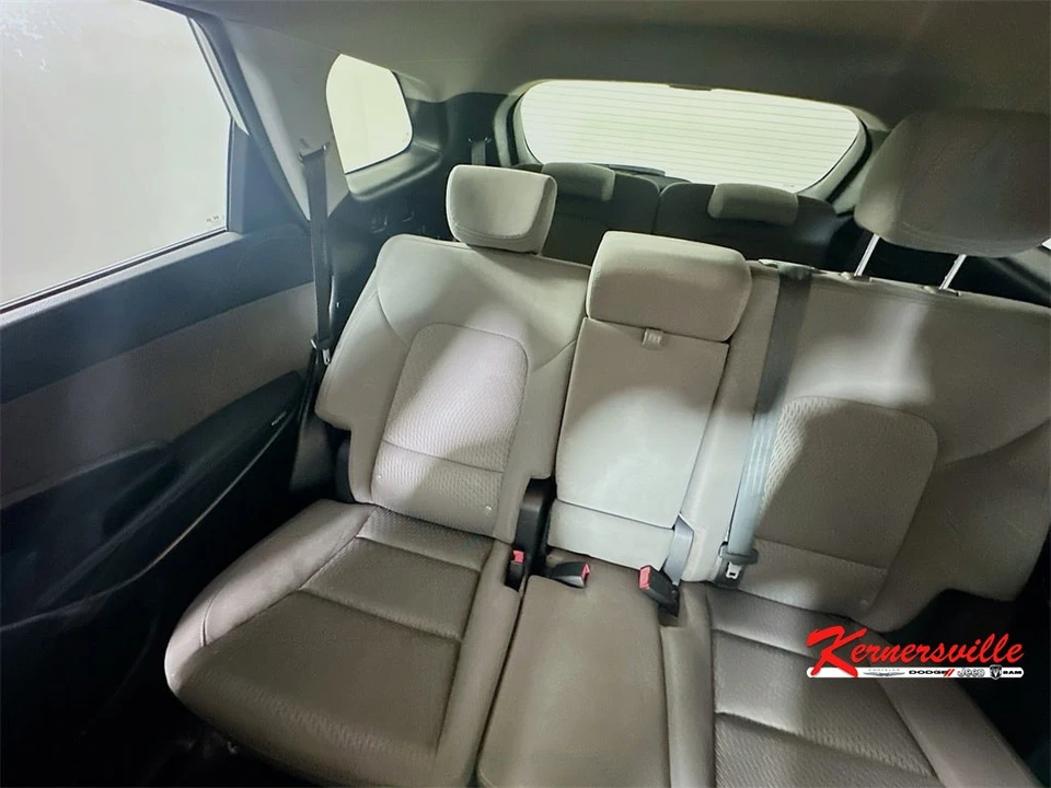 2017 Hyundai Santa Fe - Image 12 of 21