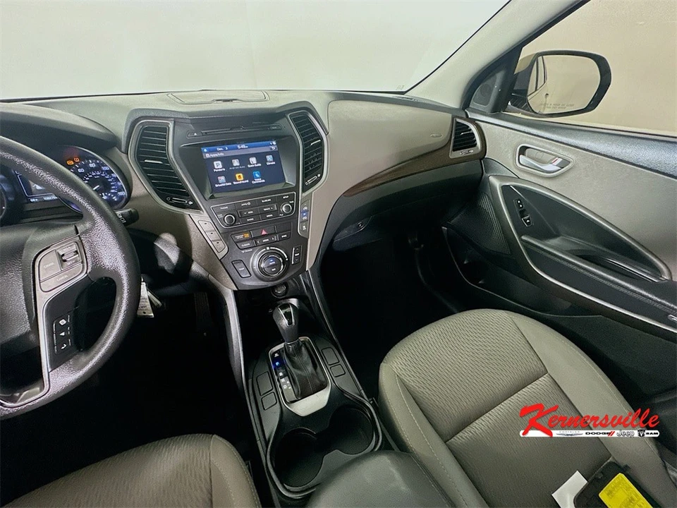 2017 Hyundai Santa Fe - Image 11 of 21