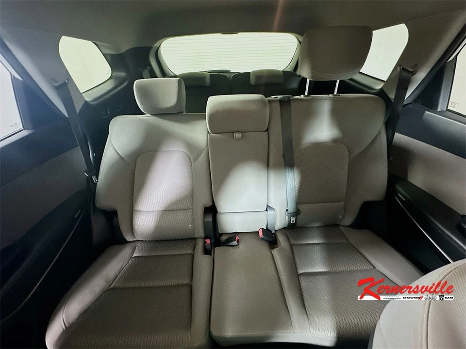 2017 Hyundai Santa Fe - Image 13 of 21