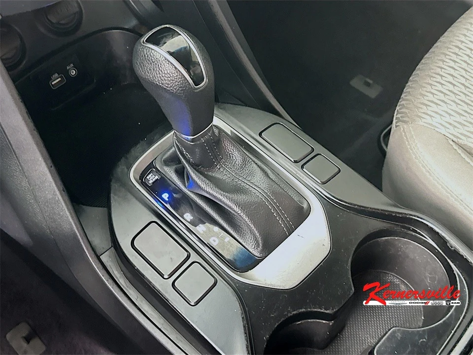 2017 Hyundai Santa Fe - Image 16 of 21