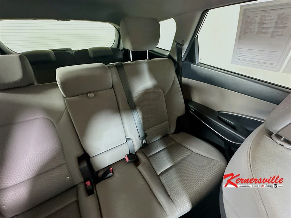 2017 Hyundai Santa Fe - Image 14 of 21