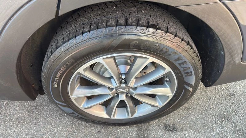 2017 Hyundai Santa Fe - Image 9 of 12
