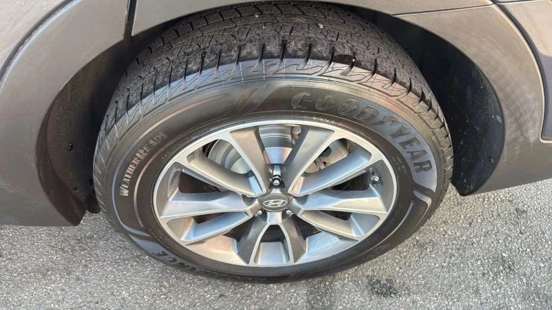 2017 Hyundai Santa Fe - Image 9 of 12