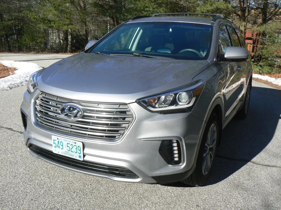 2017 Hyundai Santa Fe - Image 5 of 14