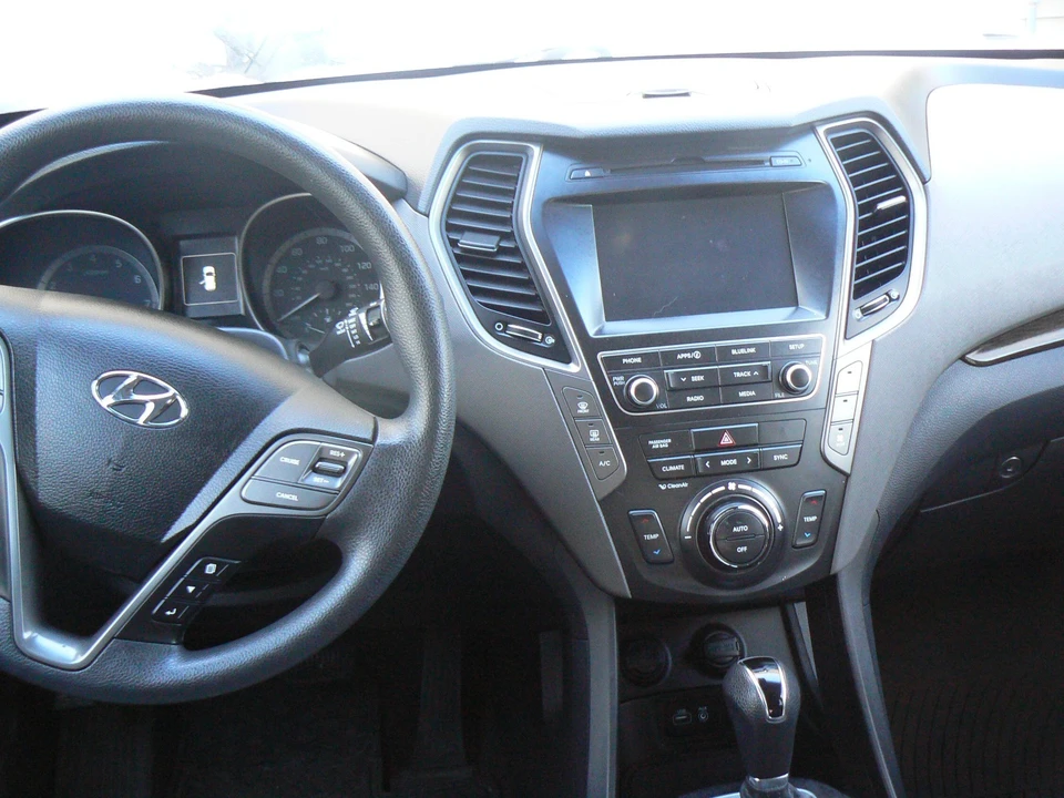 2017 Hyundai Santa Fe - Image 11 of 14