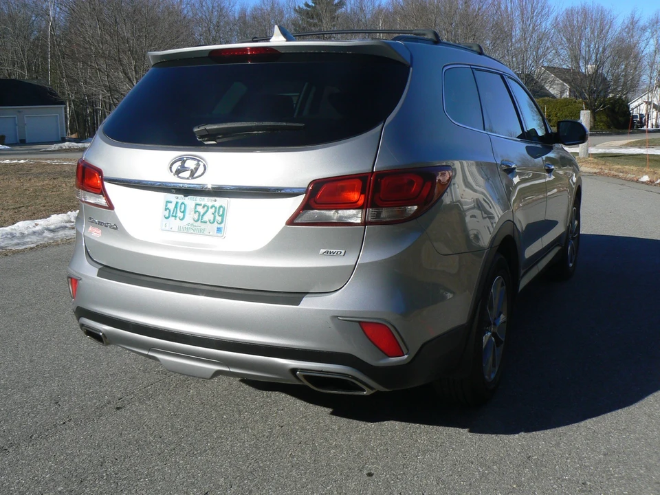 2017 Hyundai Santa Fe - Image 8 of 14