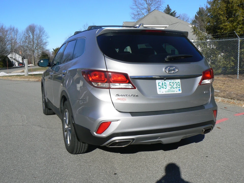 2017 Hyundai Santa Fe - Image 4 of 14
