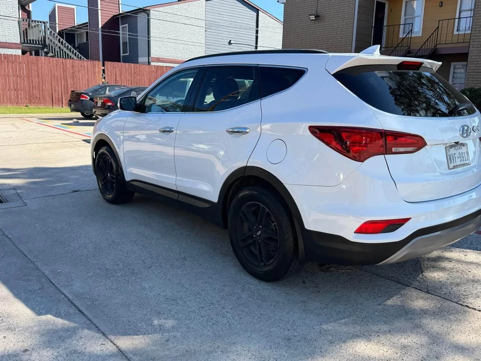 2017 Hyundai Santa Fe - Image 2 of 10