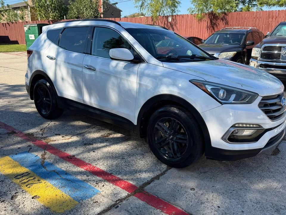 2017 Hyundai Santa Fe - Image 4 of 10