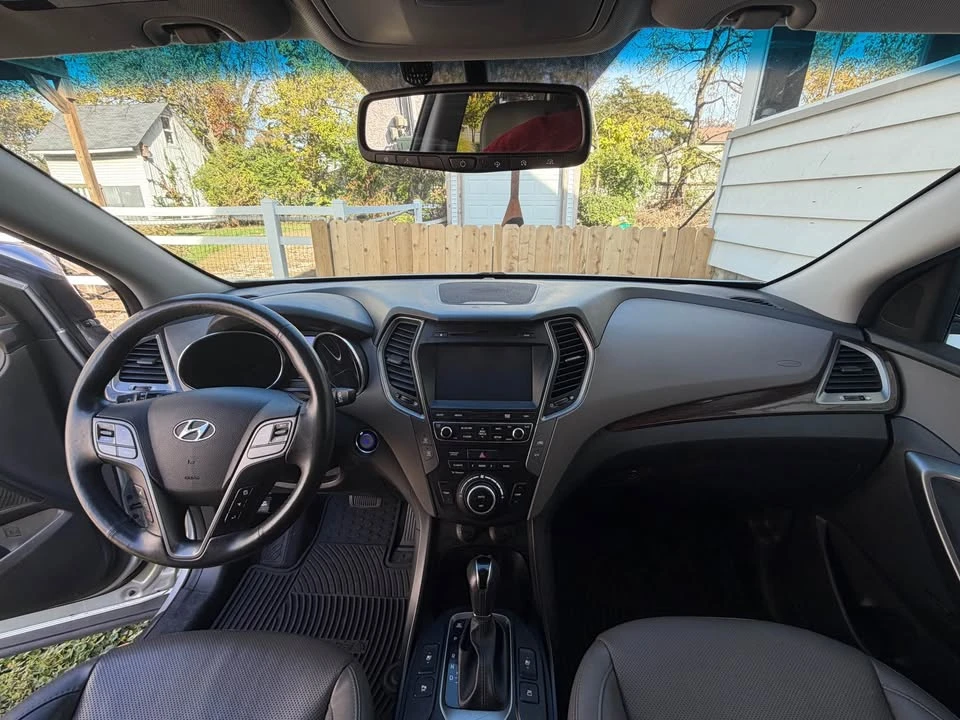 2017 Hyundai Santa Fe - Image 4 of 6