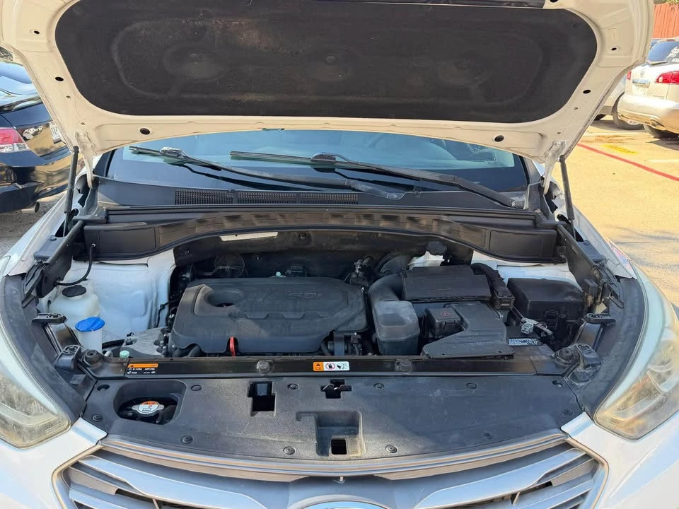 2017 Hyundai Santa Fe - Image 6 of 10