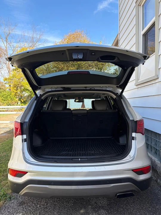 2017 Hyundai Santa Fe - Image 6 of 6