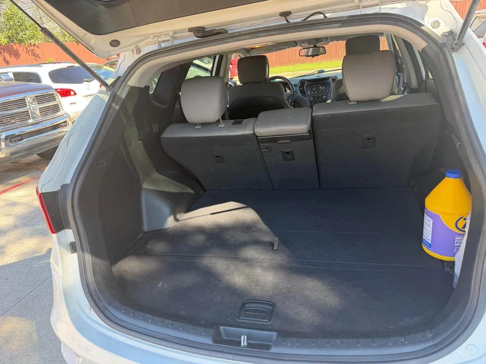 2017 Hyundai Santa Fe - Image 8 of 10