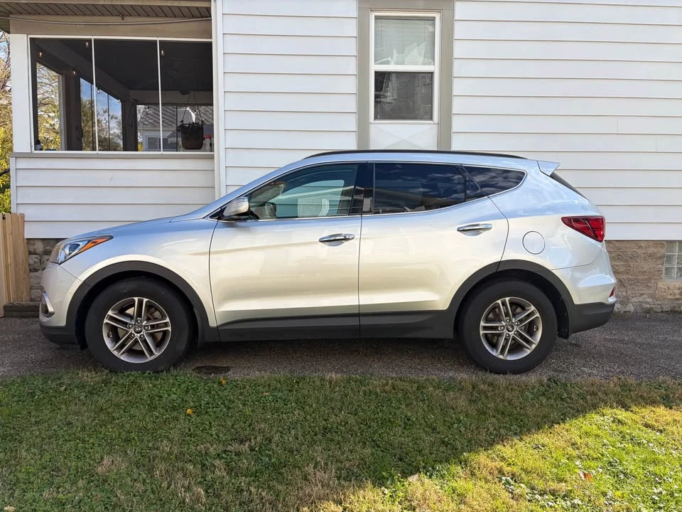 2017 Hyundai Santa Fe - Image 2 of 6