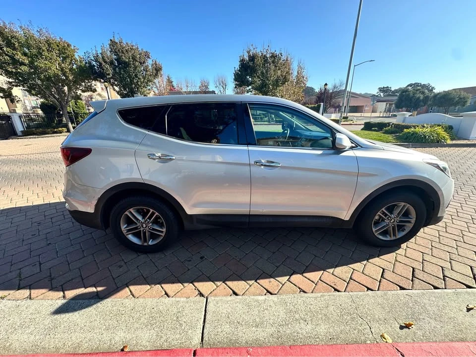 2017 Hyundai Santa Fe - Image 5 of 14