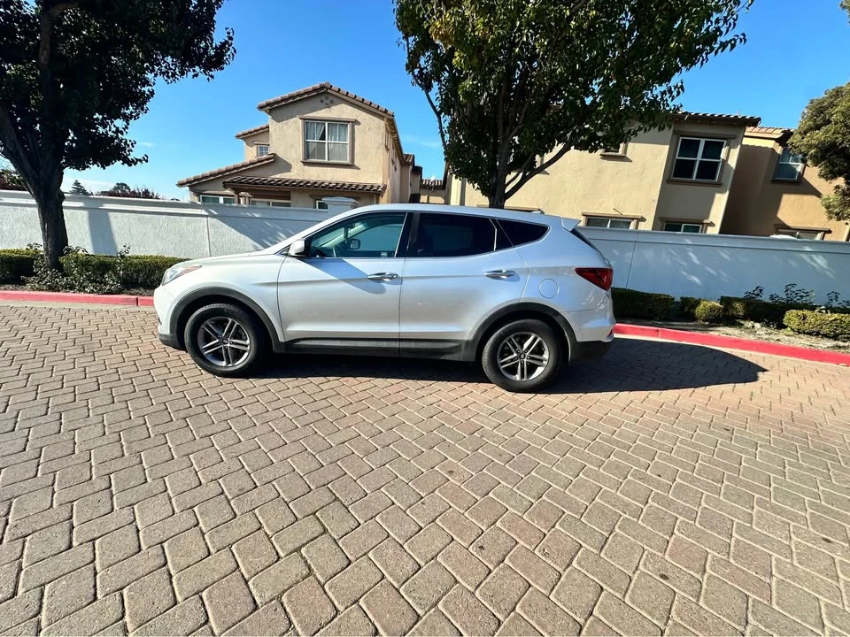 2017 Hyundai Santa Fe - Image 4 of 14